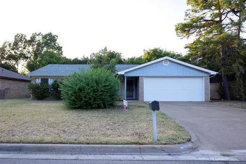 632 Evelyn Ln, Burleson, TX 76028