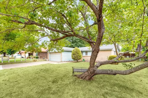 711 Simmons Dr, Euless, TX 76040 photo 3