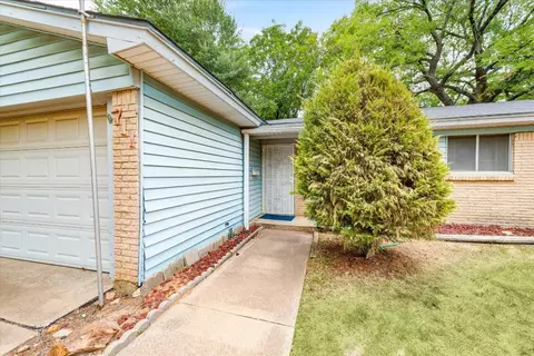 711 Simmons Dr, Euless, TX 76040 photo 7