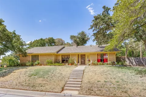 5729 Overridge Dr, Arlington, TX 76017