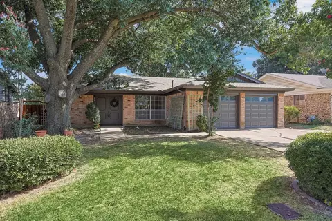 2810 E Mitchell St, Arlington, TX 76010