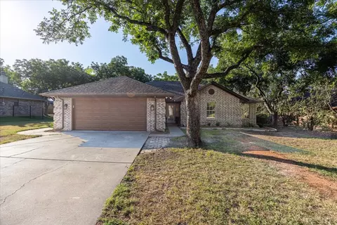 5012 Seminole Dr, Granbury, TX 76049