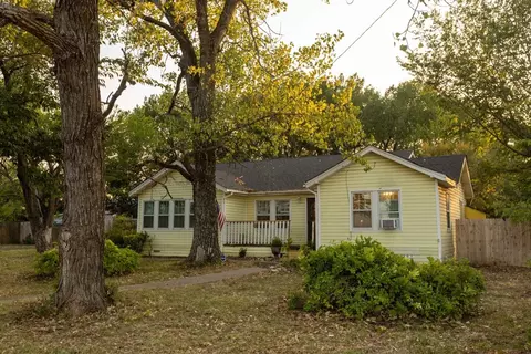 103 N Baugh St, Alvarado, TX 76009