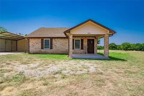 455 Clubview Dr, Bowie, TX 76230