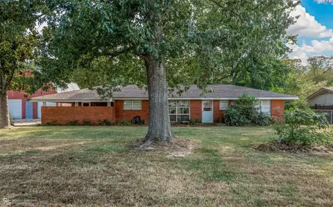 7205 S Lakeshore Dr, Shreveport, LA 71119