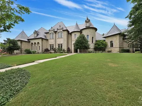 8916 Estribo Cir, Benbrook, TX 76126