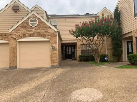213 Cimarron Trl #3, Irving, TX 75063