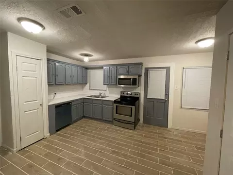 2850 Modree Ave, Dallas, TX 75216