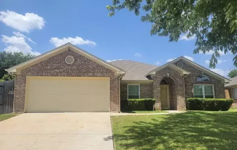 1611 Crestmeadow Ln, Mansfield, TX 76063