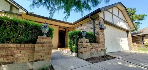 940 Thistle Ridge Ln, Arlington, TX 76017