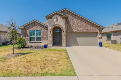 1102 Burlingame Dr, Cleburne, TX 76033