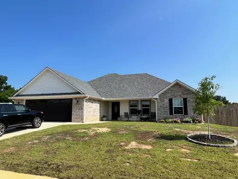 225 Meadow Ln, Lindale, TX 75771
