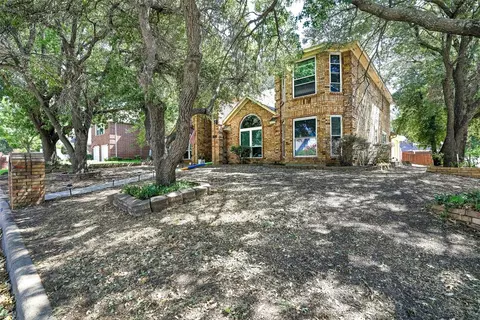 7733 Blossom Dr, Fort Worth, TX 76133