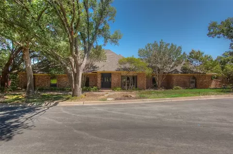 5 Thornhill Rd, Benbrook, TX 76132