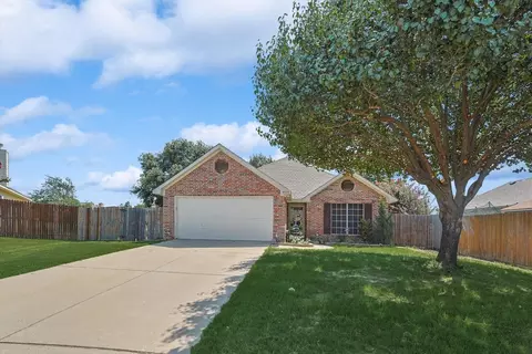 809 Ridgecrest Ct, Aubrey, TX 76227