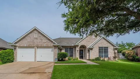 3605 Stone Creek Ln S, Fort Worth, TX 76137
