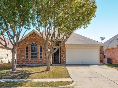 529 Creekbend St, Crowley, TX 76036
