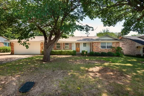 608 Misty Glen Dr, Desoto, TX 75115
