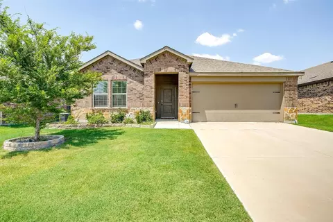 917 English Dr, Aubrey, TX 76227