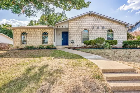1814 Tree Line Dr, Carrollton, TX 75007