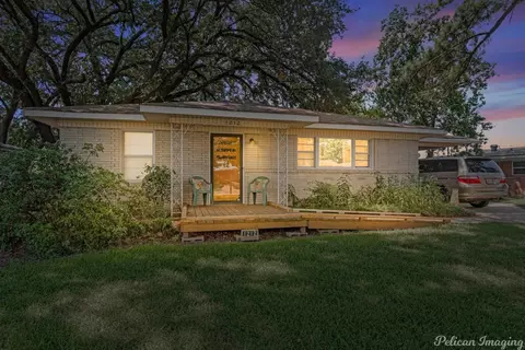 1212 Gretchen Ln, Bossier City, LA 71112