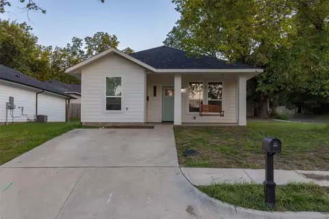 1127 Jones St, Greenville, TX 75401