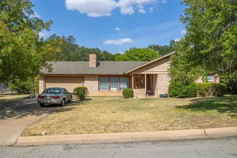 4002 Glenwood Dr, Brownwood, TX 76801