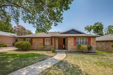10858 Caprock Cir, Dallas, TX 75218