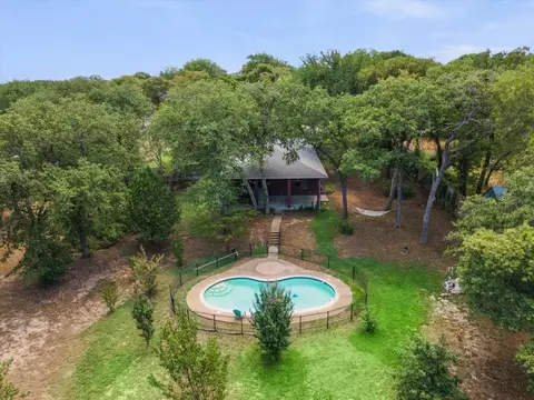 122 Brookshire Ave, Azle, TX 76020