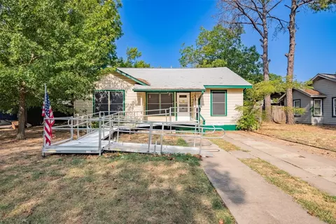 812 Web St, Arlington, TX 76011