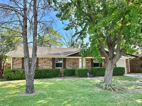 1508 Patricia Dr, Gainesville, TX 76240
