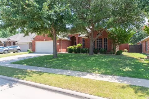 3102 Juneau Dr, Corinth, TX 76210