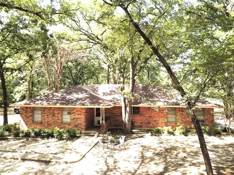 1804 Wolf Creek Dr, Greenville, TX 75402