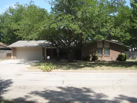 102 9th St, Sanger, TX 76266