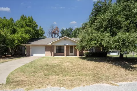 6008 Peninsula Cir, Athens, TX 75752