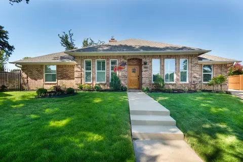 3712 Cobblestone Ct, Bedford, TX 76021