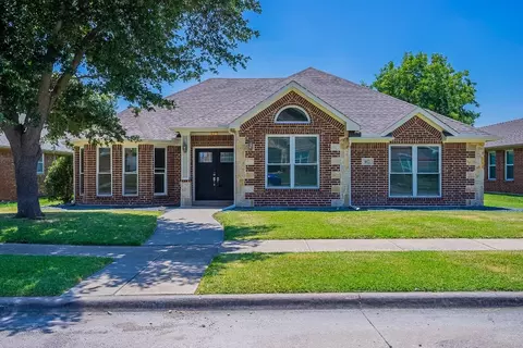 4822 Crestpoint Ln, Garland, TX 75043