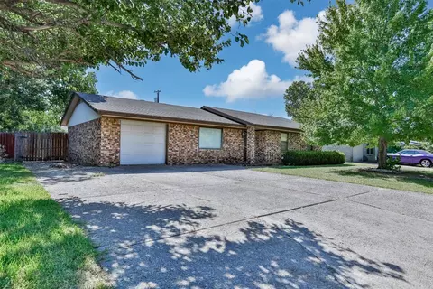 1114 Kent Dr, Gainesville, TX 76240