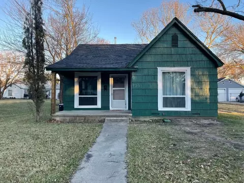706 S Clements St, Gainesville, TX 76240