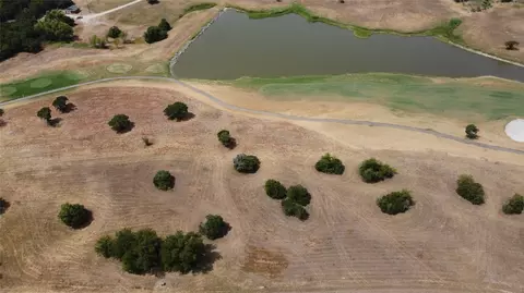 7425 S Aberdeen Dr, Cleburne, TX 76033