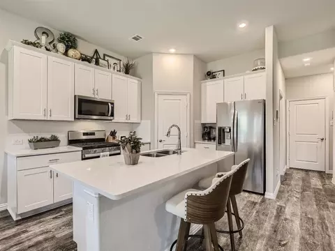 1804 Berry Ridge Trl, Aubrey, TX 76227