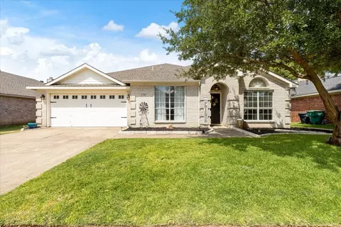 7012 Lomo Alto Dr, Fort Worth, TX 76132