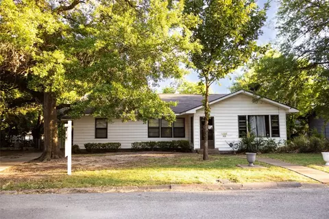 202 E 8th St, Kaufman, TX 75142