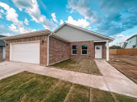 1404 Live Oak St, Sulphur Springs, TX 75482
