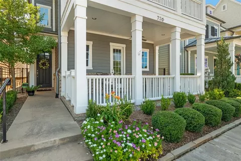 726 E Main St, Coppell, TX 75019 photo 2
