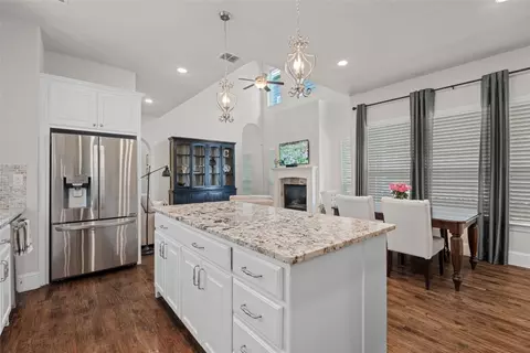 726 E Main St, Coppell, TX 75019 photo 5