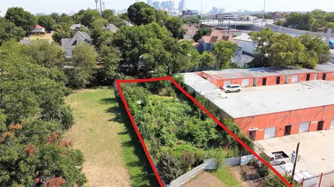 907 E 10th St, Dallas, TX 75203