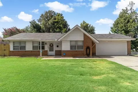 2450 Cypress Dr, Paris, TX 75460
