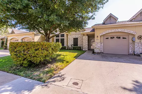 828 Beechcraft Ave, Grand Prairie, TX 75051