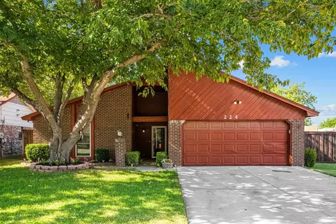 224 Asbury Dr, Saginaw, TX 76179